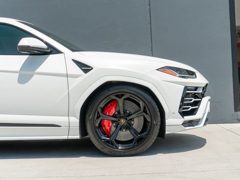 Used 2020 Lamborghini Urus AWD/4WD image 34