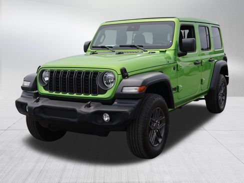 Used 2025 Jeep Wrangler Unlimited Sport AWD/4WD image 3