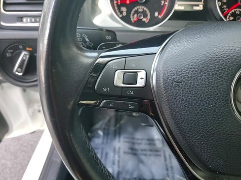 Used 2018 Volkswagen Golf S image 14