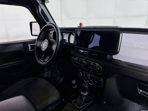 Used 2024 Jeep Wrangler Unlimited w/ Convenience Group AWD/4WD image 27
