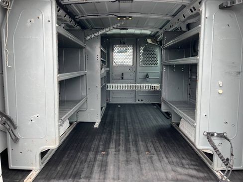 Used 2015 Chevrolet Express 2500 RWD image 15