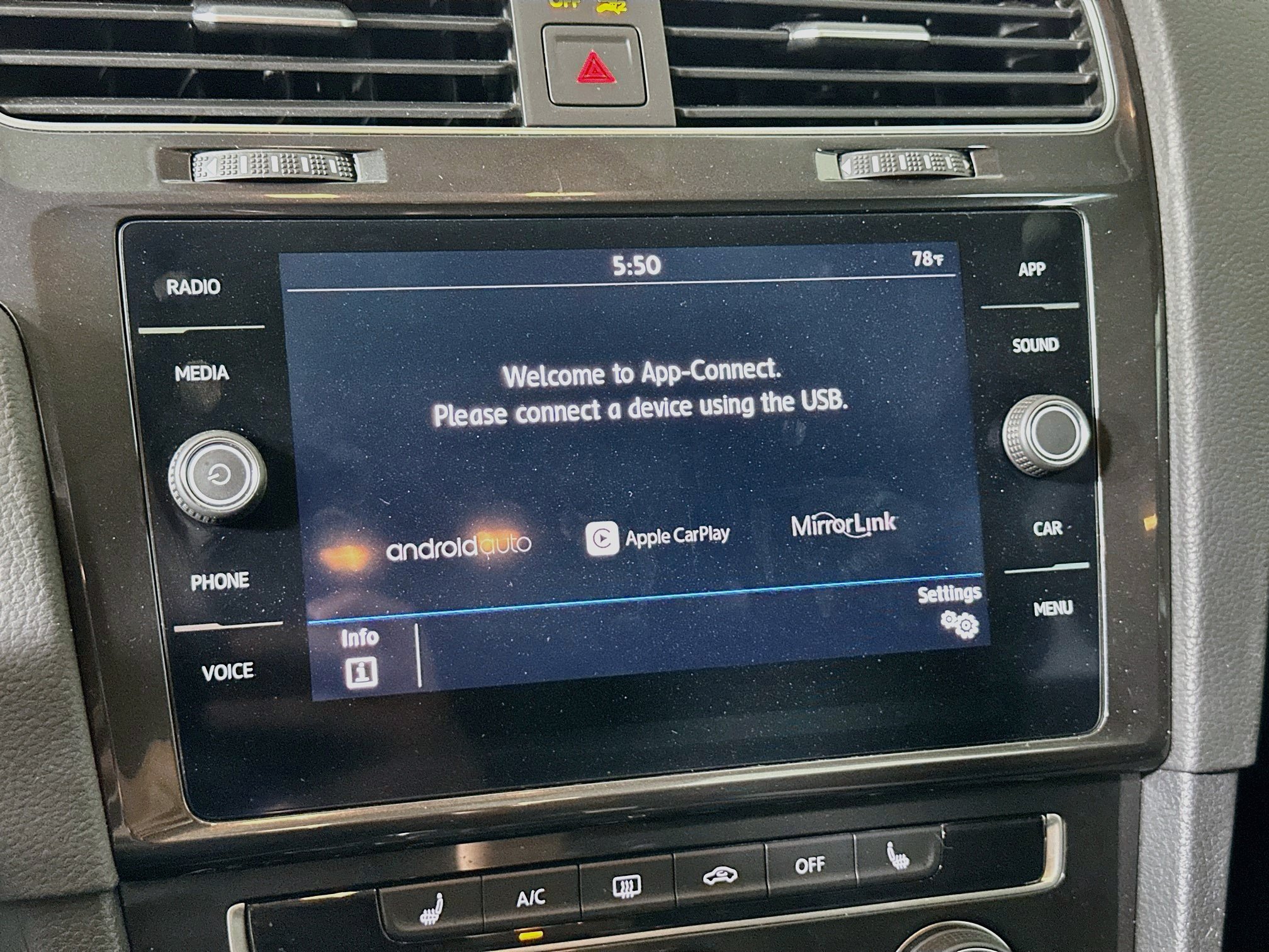 Used 2019 Volkswagen Golf SE FWD image 21