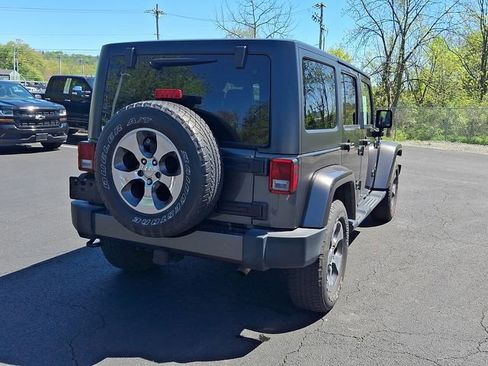Used 2017 Jeep Wrangler Unlimited Sahara w/ Connectivity Group AWD/4WD image 13