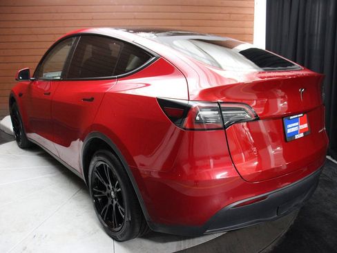 Used 2022 Tesla Model Y Long Range image 8
