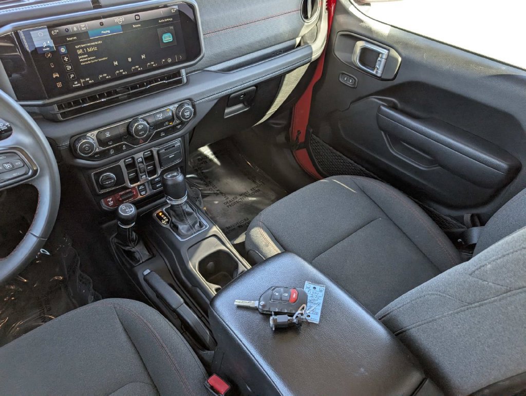 Used 2025 Jeep Wrangler Unlimited Rubicon AWD/4WD image 21