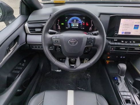 Used 2025 Toyota Camry SE image 15