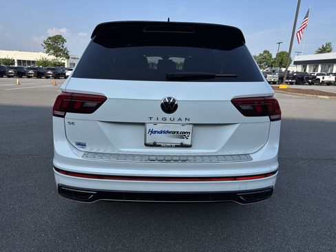 Used 2024 Volkswagen Tiguan SE R-Line FWD image 9