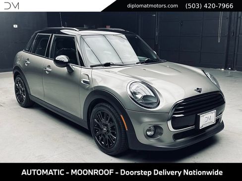 Used 2019 MINI Cooper 4-Door Hardtop w/ Signature Upholstery Package FWD image 9