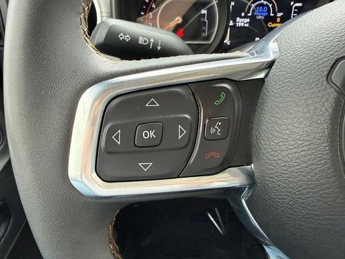 Used 2025 Jeep Wrangler Unlimited Sahara AWD/4WD image 17