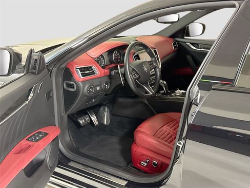 Used 2022 Maserati Ghibli Trofeo image 12