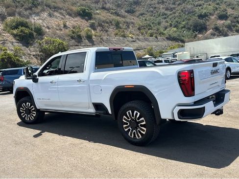 New 2025 GMC Sierra 2500 Denali Ultimate image 3