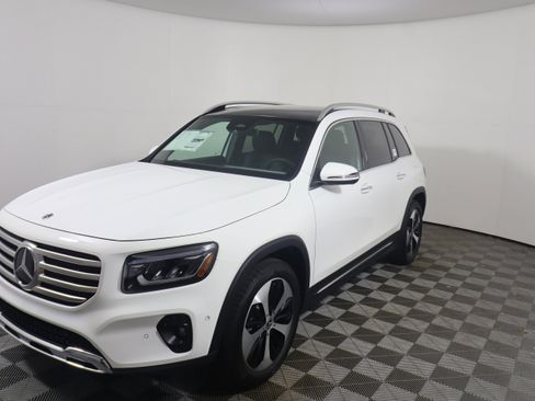 New 2026 Mercedes-Benz GLB 250 image 9