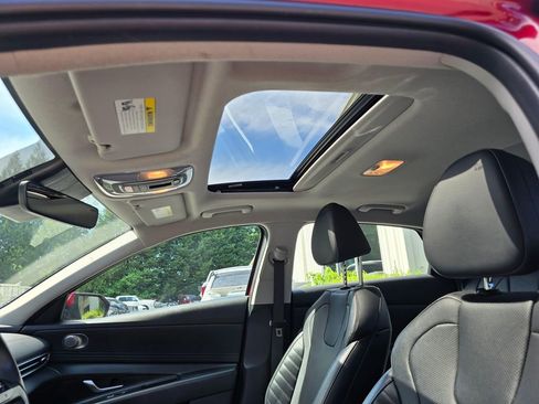 Used 2022 Hyundai Elantra Limited w/ Cargo Package FWD image 12