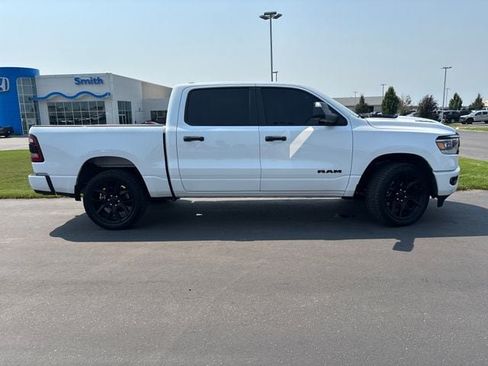 Used 2024 RAM 1500 Laramie AWD/4WD image 3