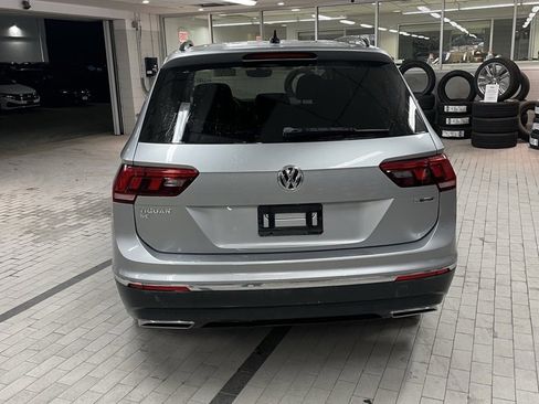 Used 2020 Volkswagen Tiguan SE w/ Panoramic Sunroof Package image 4
