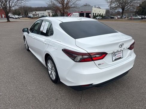 Used 2021 Toyota Camry LE image 3