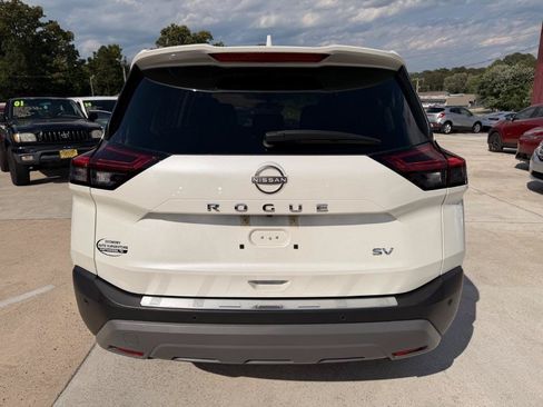 Used 2023 Nissan Rogue SV FWD image 17