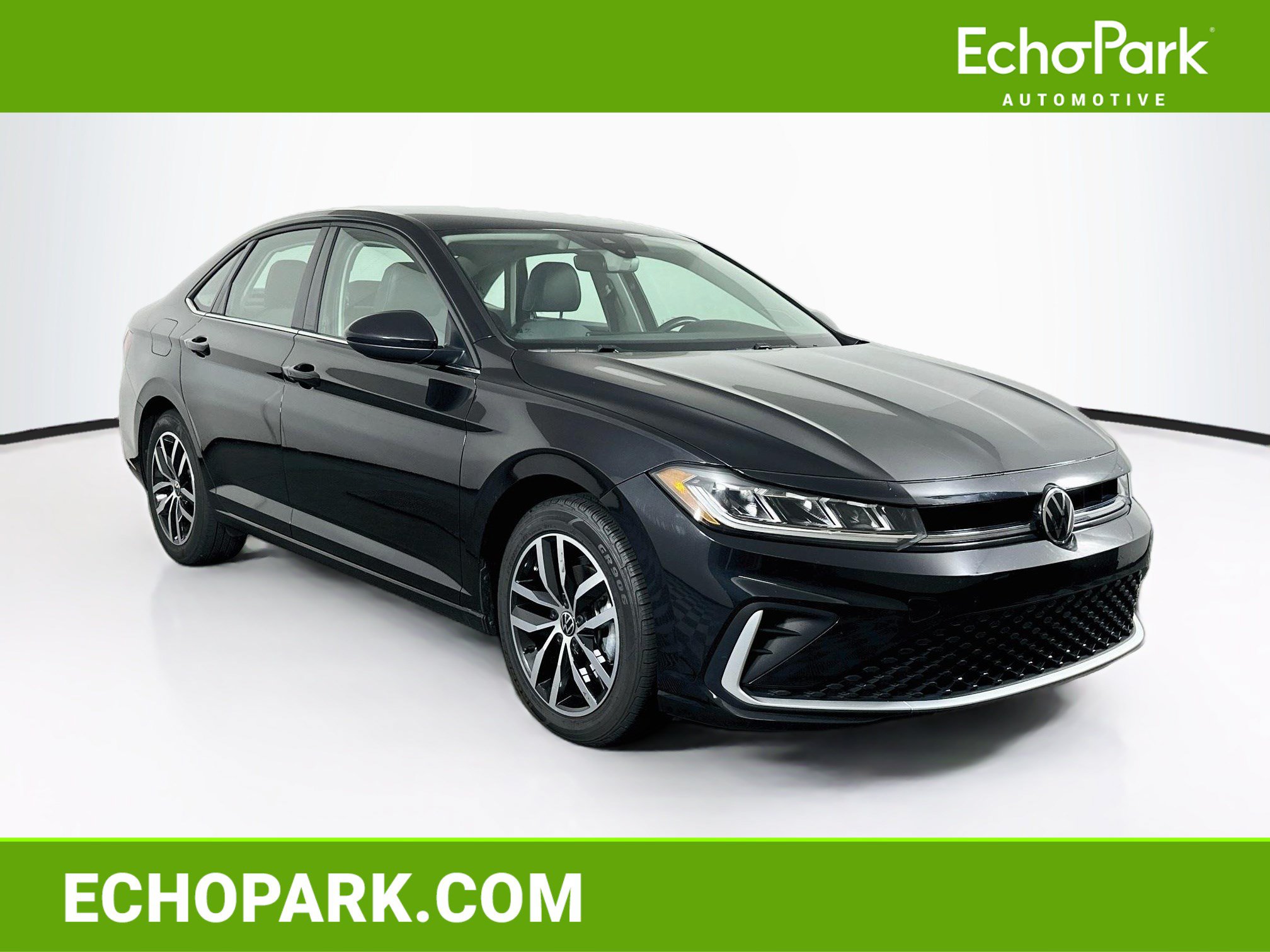 Used 2025 Volkswagen Jetta SE FWD image 1