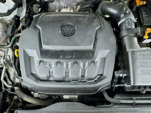Used 2021 Volkswagen Tiguan SE FWD image 38