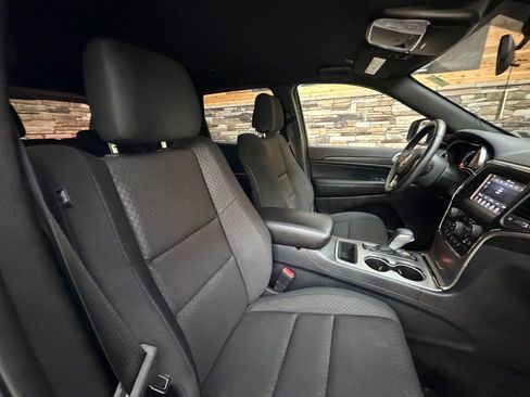 Used 2018 Jeep Grand Cherokee Laredo image 15