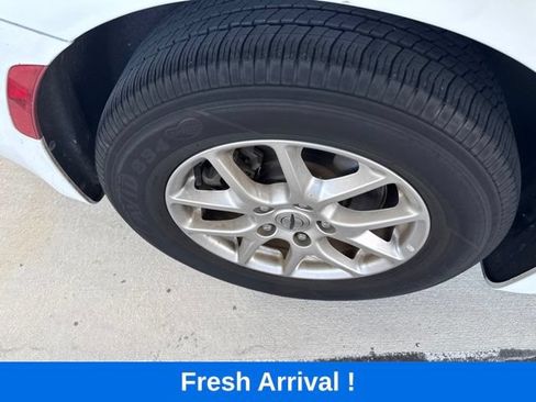 Used 2024 Chrysler Pacifica Touring FWD image 22