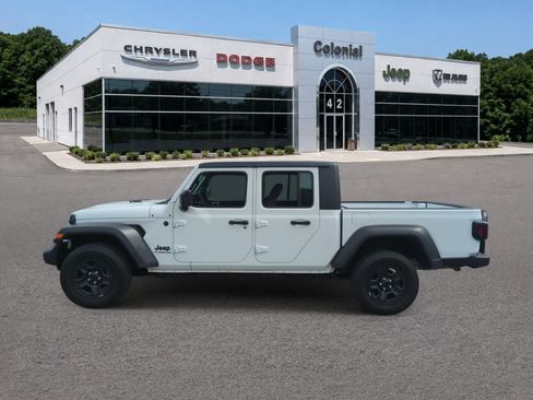 Used 2022 Jeep Gladiator Sport w/ Trailer Tow Package AWD/4WD image 3
