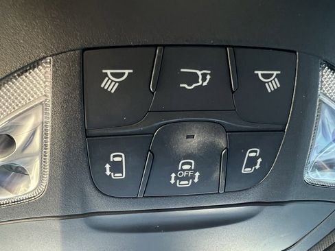 Used 2025 Chrysler Pacifica Select image 44