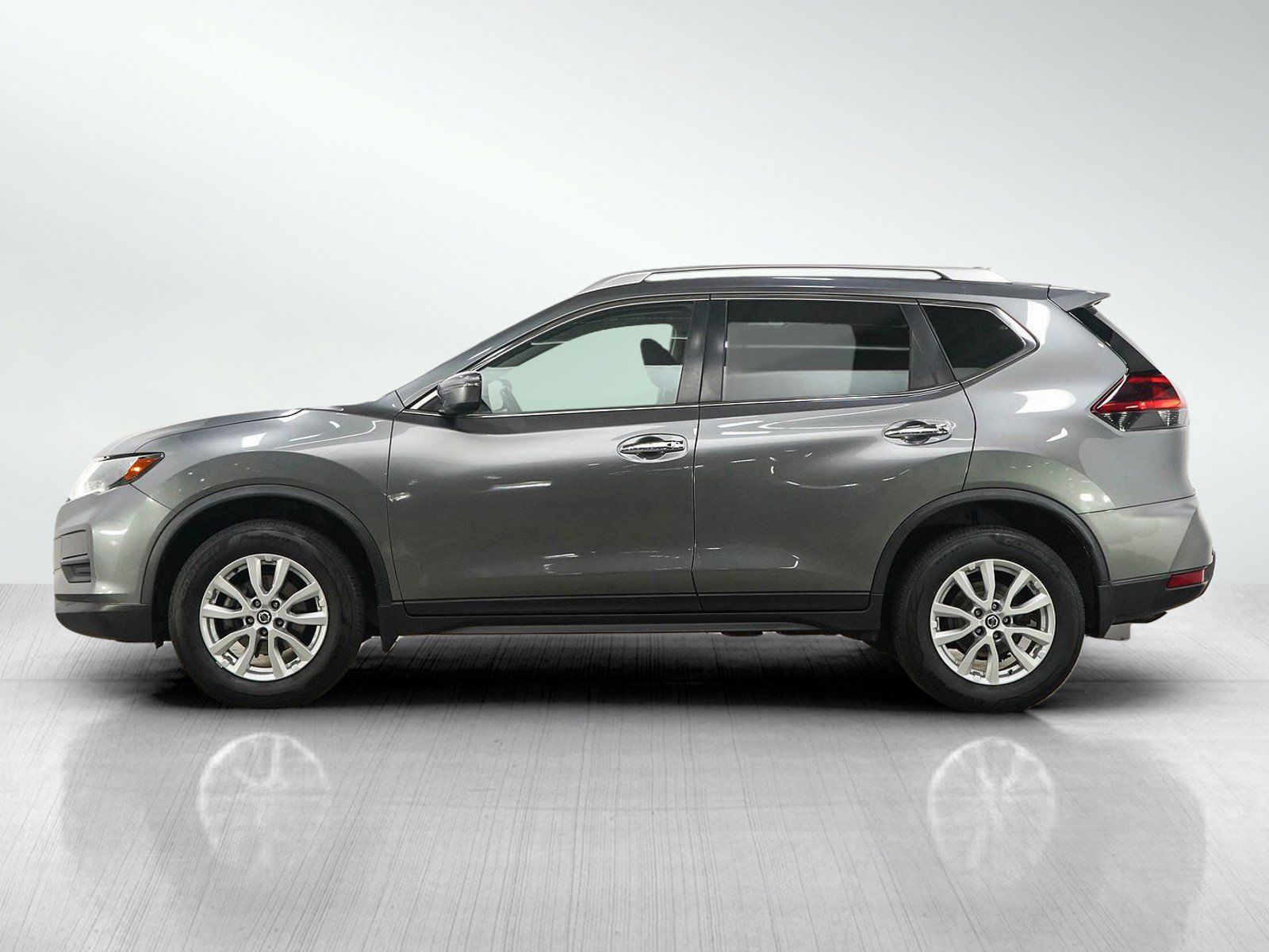 Used 2020 Nissan Rogue SV AWD/4WD image 2