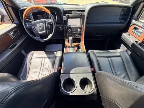 Used 2016 Lincoln Navigator Select AWD/4WD image 19