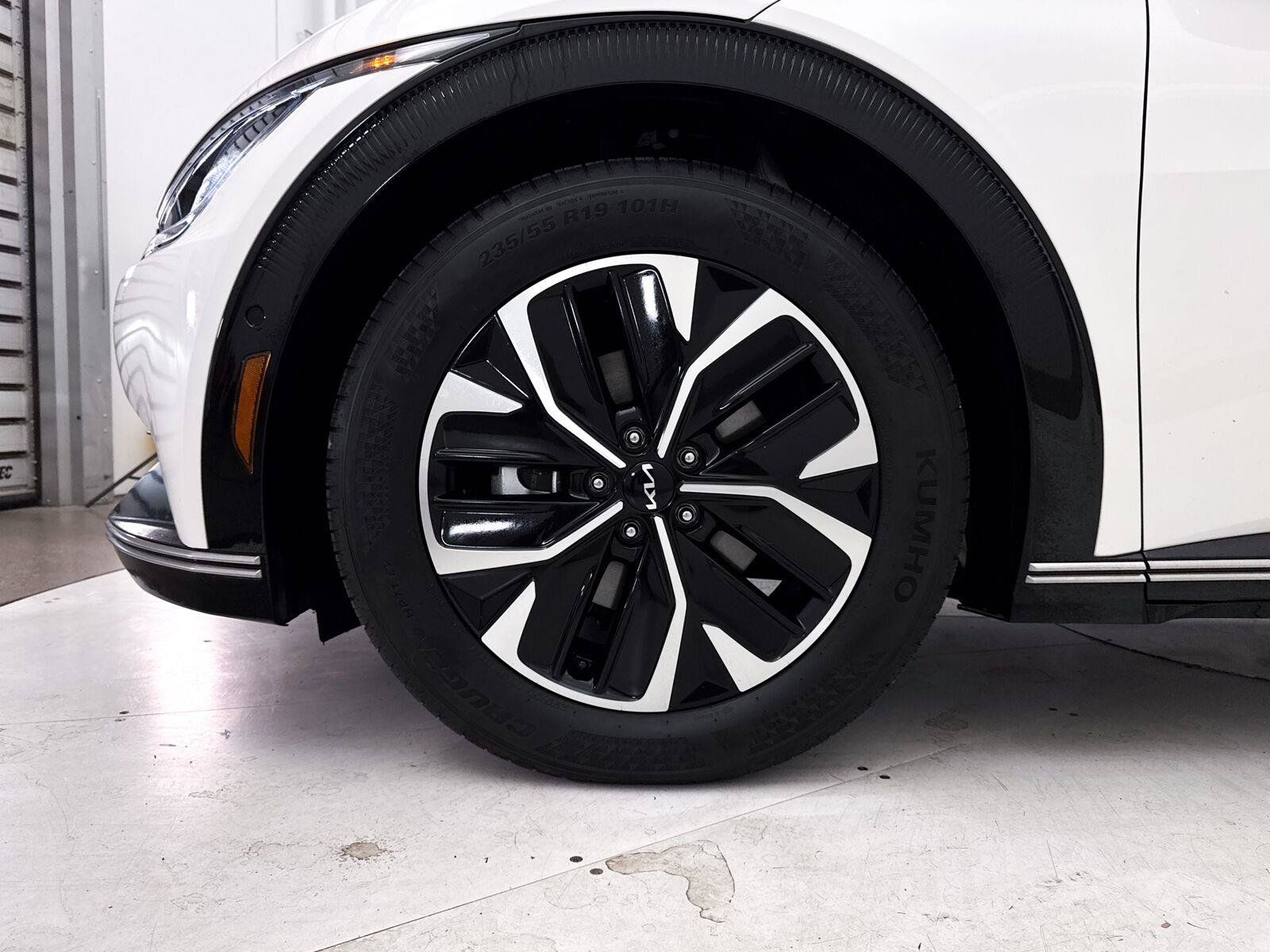 Used 2024 Kia EV6 Wind w/ Wind Technology Package AWD/4WD image 16
