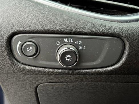Used 2017 Chevrolet Malibu LT FWD image 24