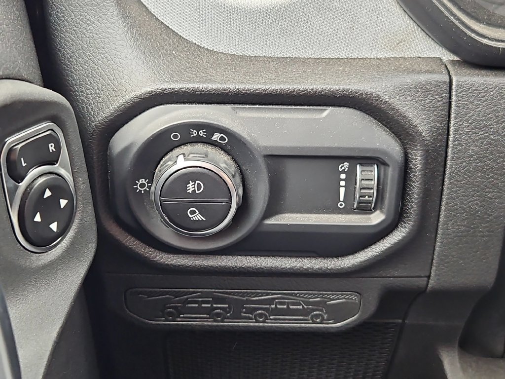 Certified 2024 Jeep Gladiator Sport AWD/4WD image 18