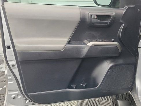 Used 2021 Toyota Tacoma SR5 RWD image 18