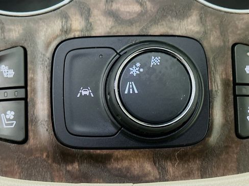 Used 2020 GMC Acadia Denali w/ Technology Package FWD image 26