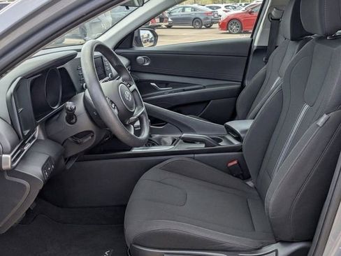 Used 2022 Hyundai Elantra SEL w/ Preferred Accessory Package image 13