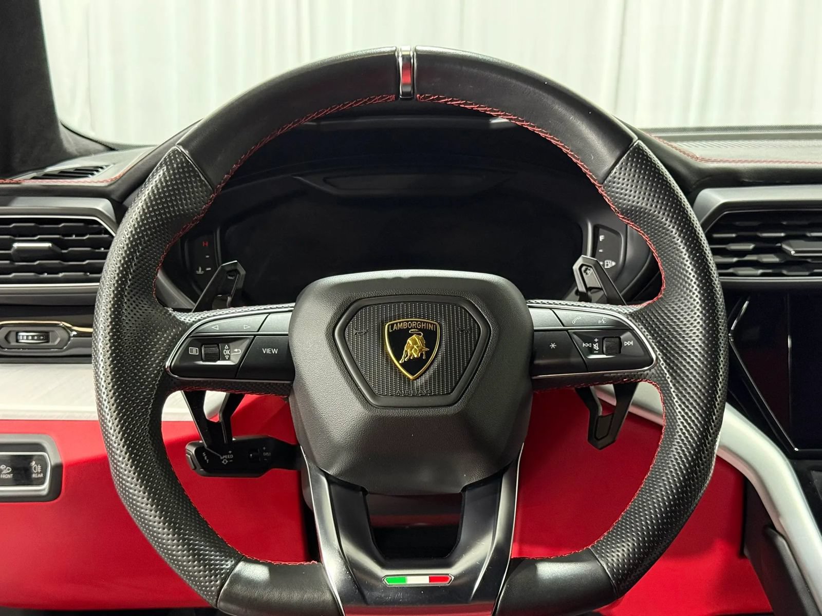 Used 2022 Lamborghini Urus AWD/4WD image 24