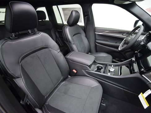 New 2026 Jeep Grand Cherokee 4WD image 17