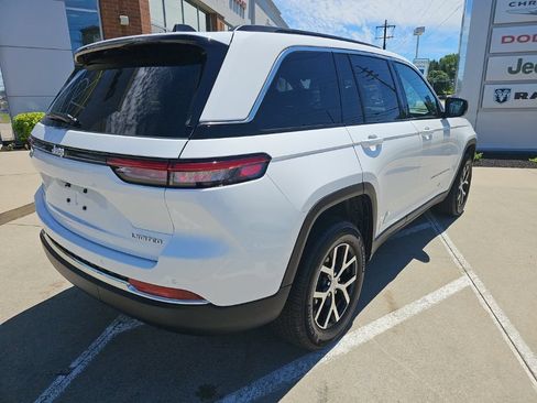 Certified 2025 Jeep Grand Cherokee Limited AWD/4WD image 12