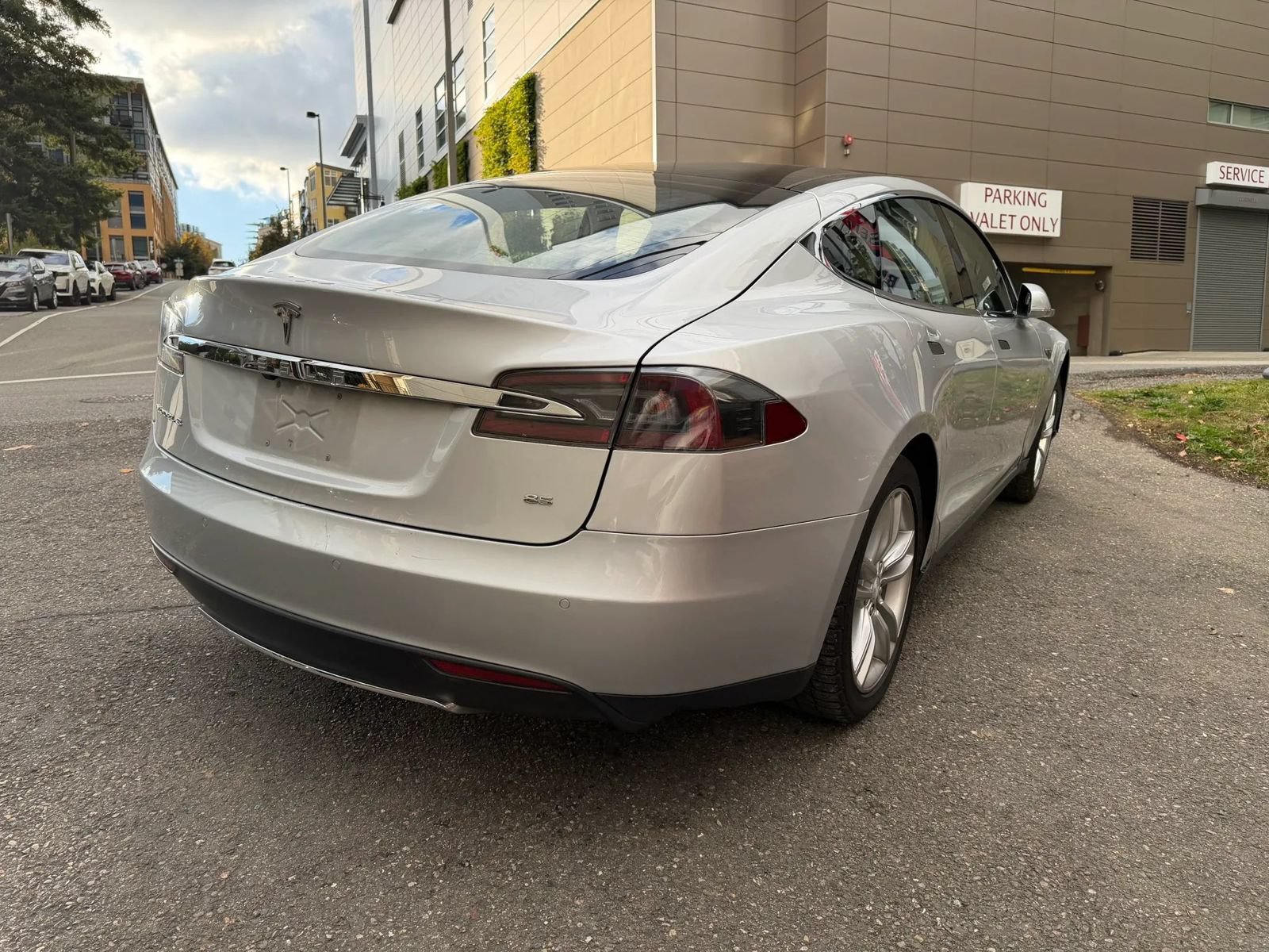Used 2014 Tesla Model S 85 RWD image 11