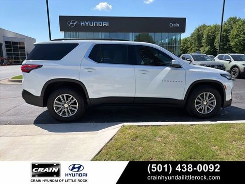Used 2023 Chevrolet Traverse LT FWD image 1