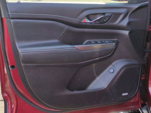 Certified 2023 GMC Acadia SLT image 23