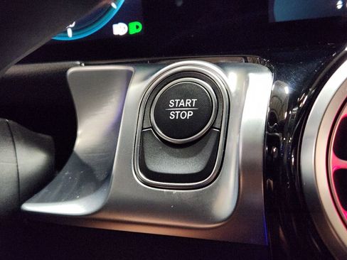 Used 2023 Mercedes-Benz EQB 300 4MATIC image 40