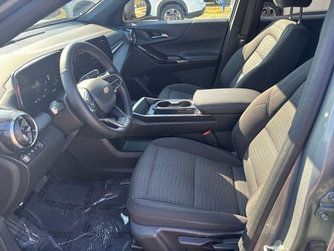 Used 2025 Chevrolet Equinox LT image 28