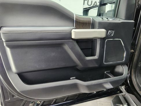 Used 2021 Ford F250 Lariat w/ Chrome Package image 39