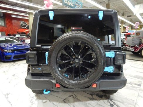 Used 2023 Jeep Wrangler Unlimited Sahara w/ Cold Weather Group image 6