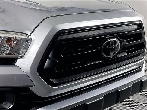 Used 2020 Toyota Tacoma SR w/ SR Convenience Package RWD image 34