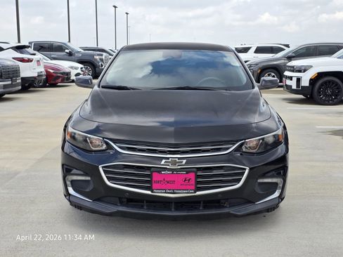 Used 2017 Chevrolet Malibu LT w/ Driver Confidence Package FWD image 4