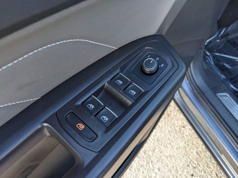 Used 2023 Volkswagen Atlas SE w/ Black Wheel Package image 19