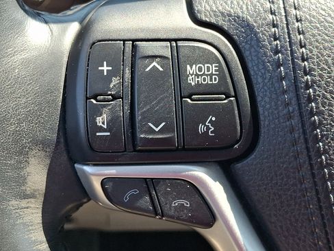 Used 2017 Toyota Highlander XLE w/ Carpet Mat Package AWD/4WD image 24