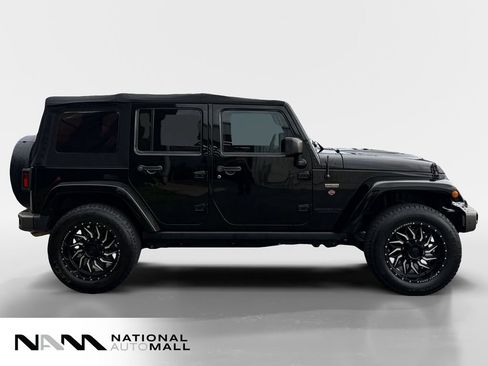 Used 2017 Jeep Wrangler Unlimited Sahara AWD/4WD image 6